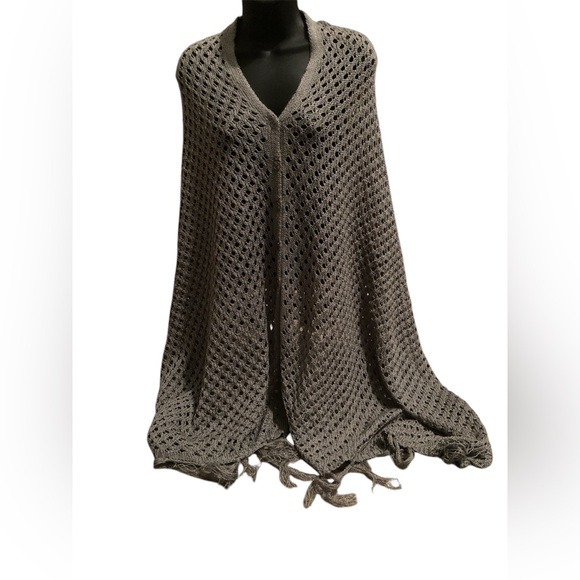 Lularoe The Mimi gray Open Knit fringe trim scarf shawl. One size. - Picture 2 of 7